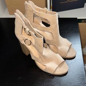 Women's Tan Heeled Sandals